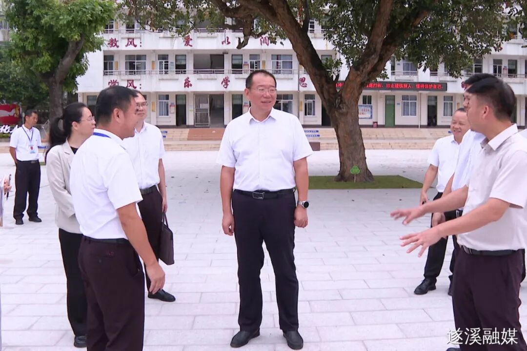 张洋率队开展教师节慰问活动