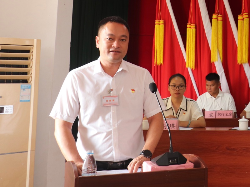 何金文作人大工作报告.jpg