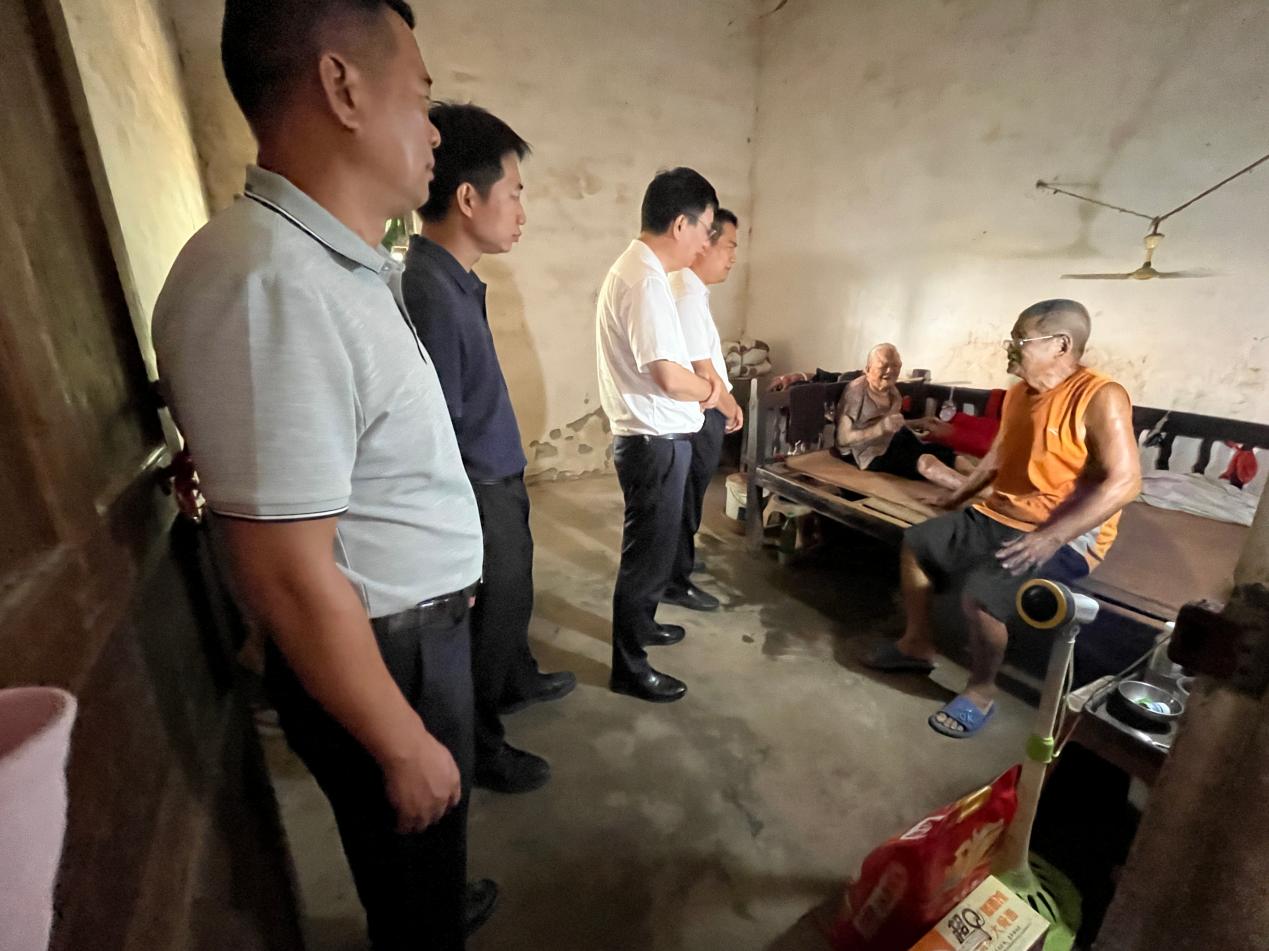 陈德到乐民镇开展重阳节慰问暨乡村建设调研活动